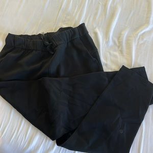 Lululemon on the fly pants — size 8, very good condition